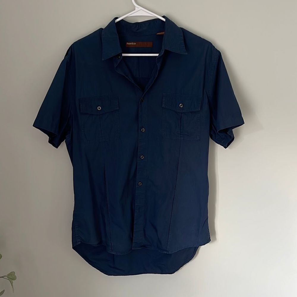 Men's Perry Ellis Navy Short Sleeve Button Down.‎ Size Medium
